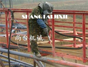 钢构除锈喷丸机操作现场